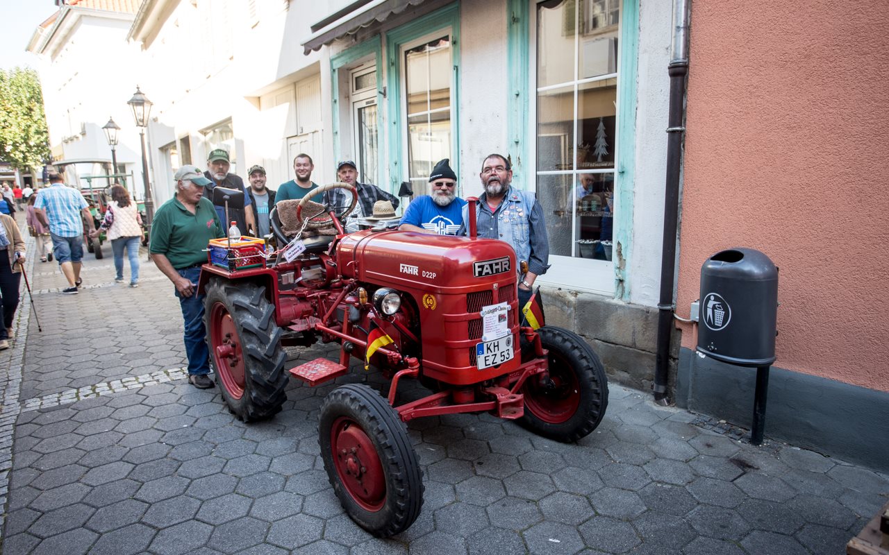 Grosse Autoausstellung am Obst- und Traubenmarkt am 14.10.2018